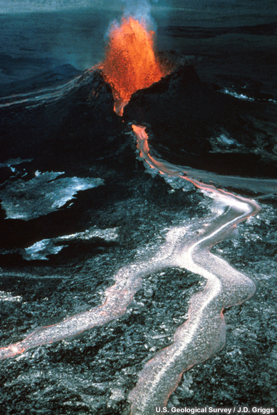 Fountaining and lava flow from Pu'u O'o.
